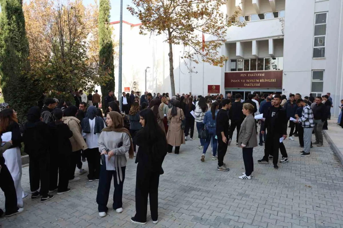 Elazığ'da KPSS ortaöğretim oturumu başladı: Adaylar memuriyet için ter döküyor 1