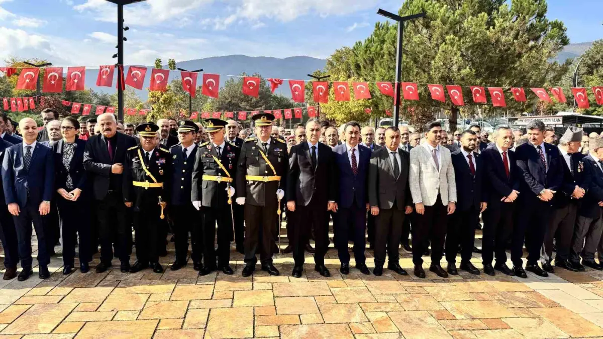 Karabük'te Cumhuriyet Bayramı kutlamaları çelenk sunumuyla başladı 1