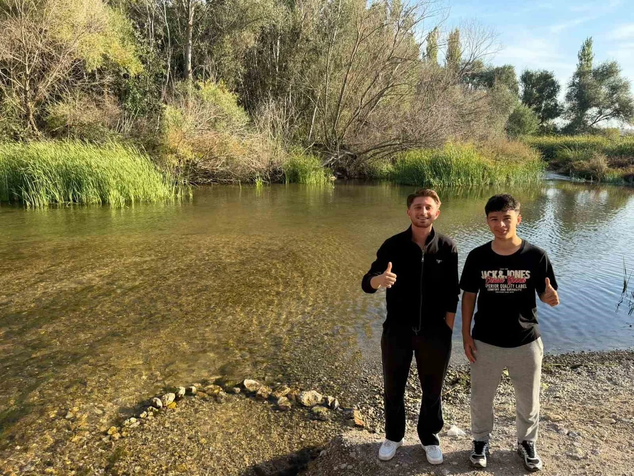 PROFESYONEL LİGE GEÇİŞ LİGİNDE MÜCADELE EDEN ÇAL BELEDİYESPOR’UN BAŞARISI İÇİN SAHAYA ÇIKAN EMRE...