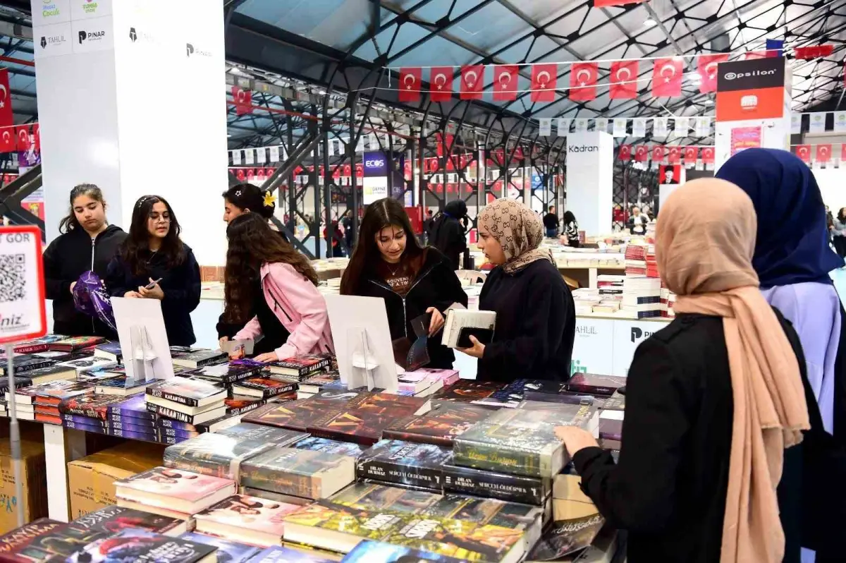Malatya Kitap Fuarı beş günde 100 bin ziyaretçiyi aştı 2
