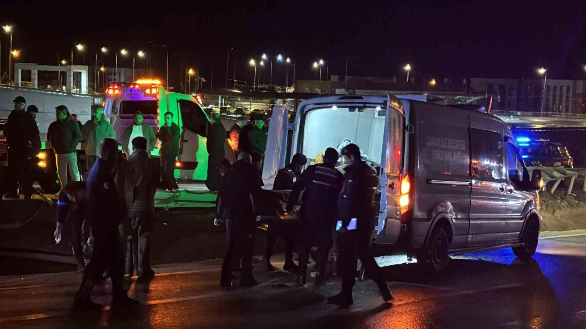Çanakkale'de feci kaza: Paramparça olan otomobilde iki kişi hayatını kaybetti 2