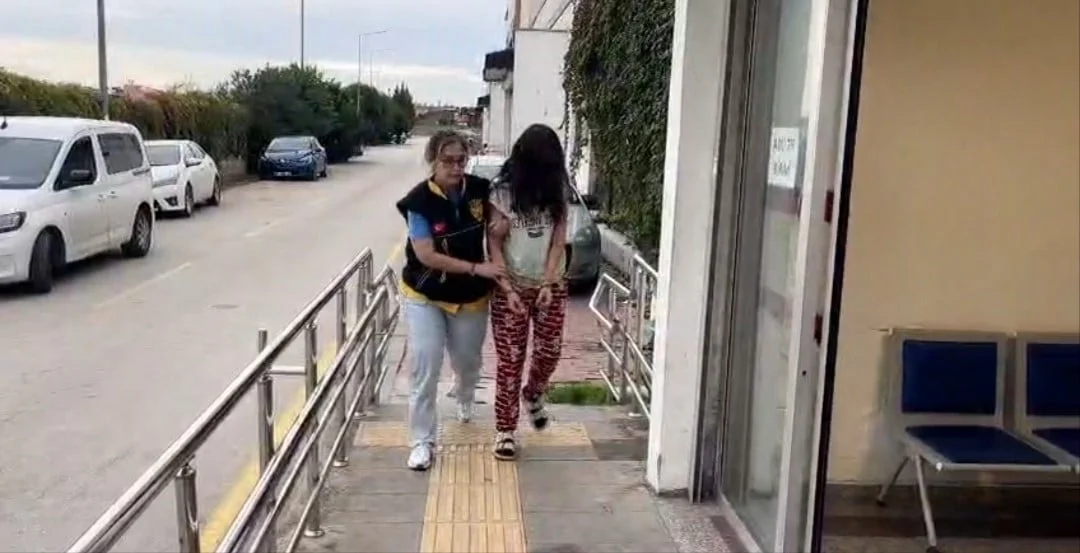 ADANA’DA SEVGİLİSİNİN EVİNDE PENCEREDEN DÜŞEREK HAYATINI KAYBEDEN ÖZHAN Ö. OLAYINDA GÖZALTINA...