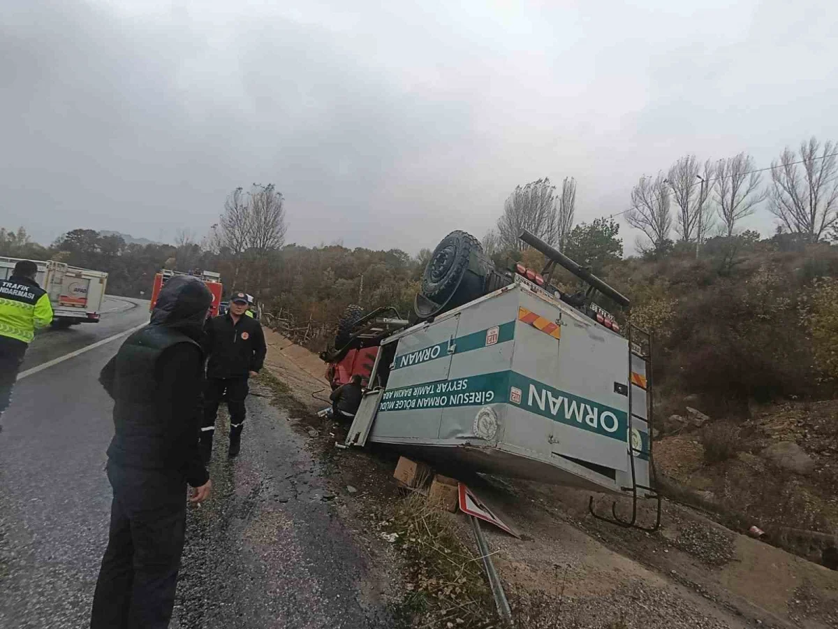 Suşehri'nde devrilen bakım aracındaki 3 orman personeli yaralandı 1