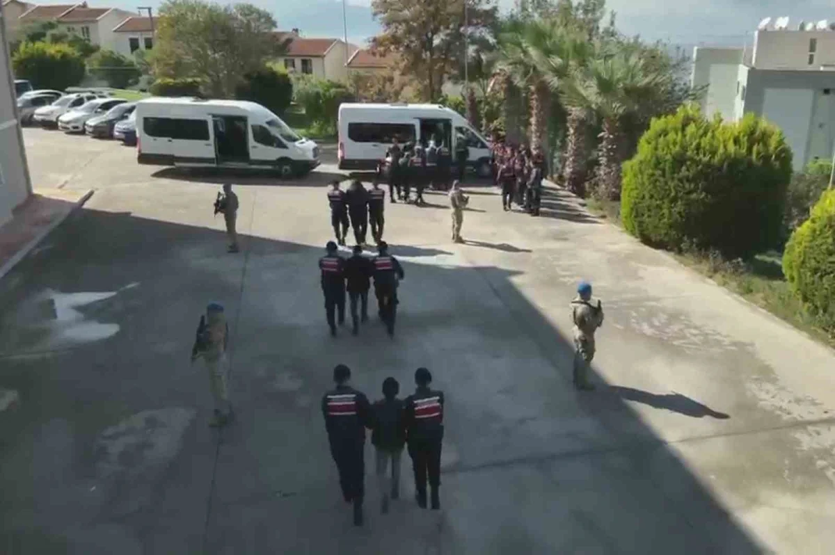 Kuşadası’nda geniş çaplı narkotik operasyonu: 45 şüpheli yakalandı 4