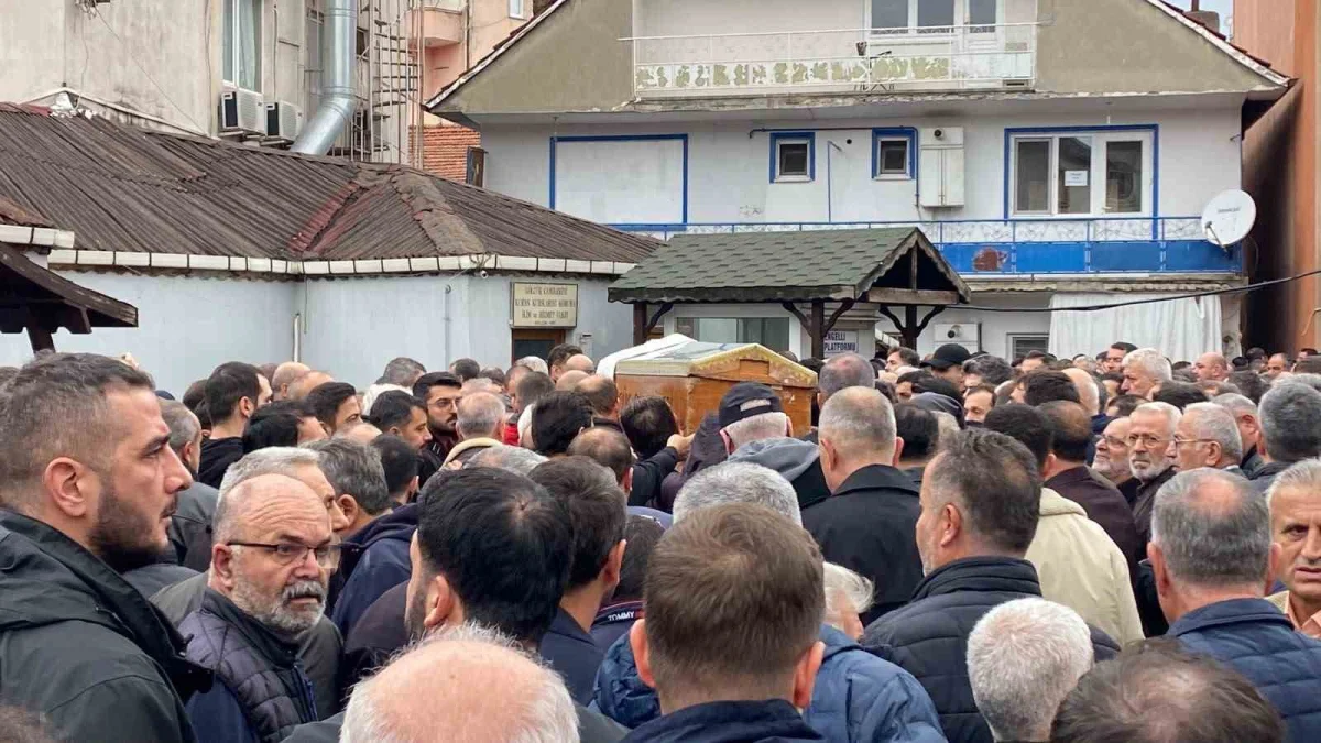 Gölcük'te öldürülen MHP'li meclis üyesi Murat Saral son yolculuğuna uğurlandı 3