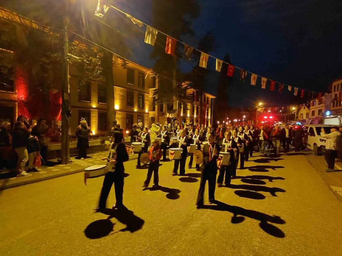 Mudurnu'da 29 Ekim Cumhuriyet Bayramı fener alayıyla kutlandı 5