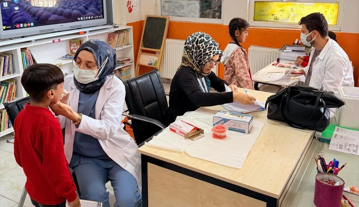 Kâhta'da köy okullarındaki öğrencilere ağız ve diş sağlığı eğitimi 1