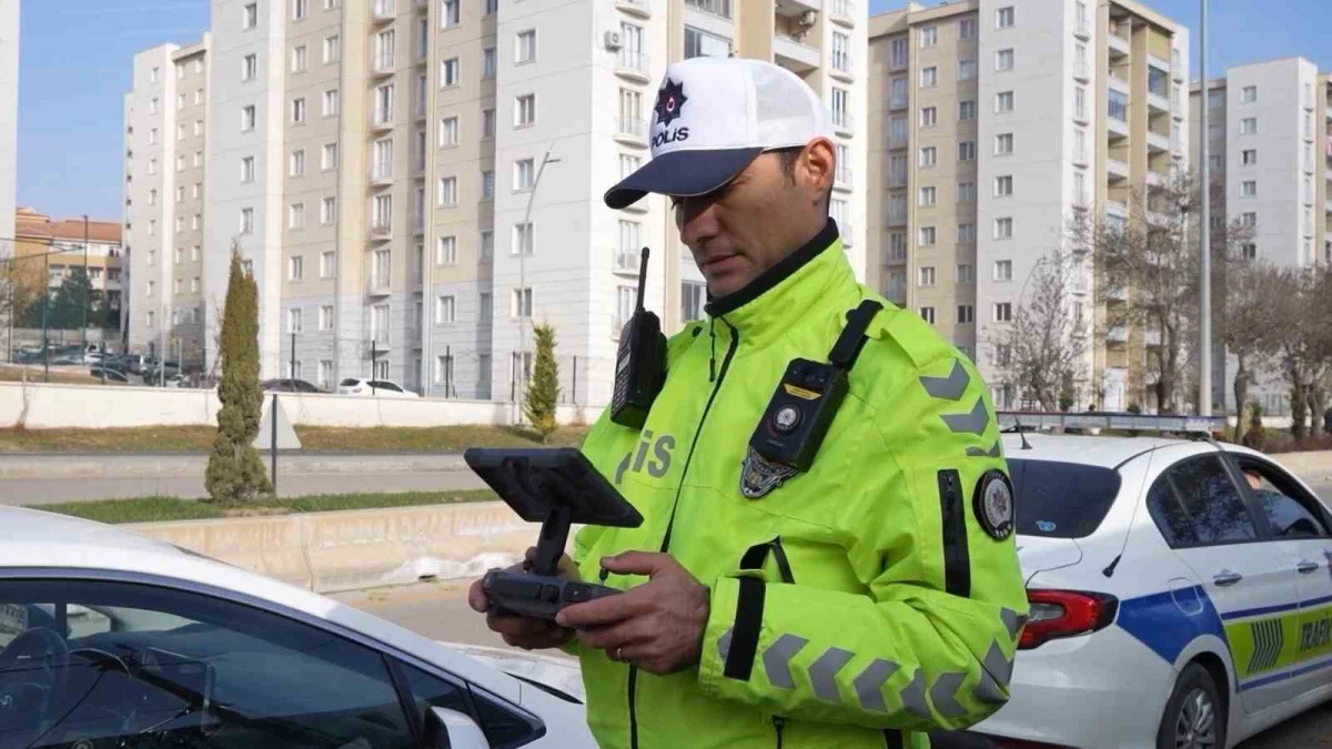 Kırıkkale'de denetimden kaçmak için koltuk değiştiren sürücü drona yakalandı 3