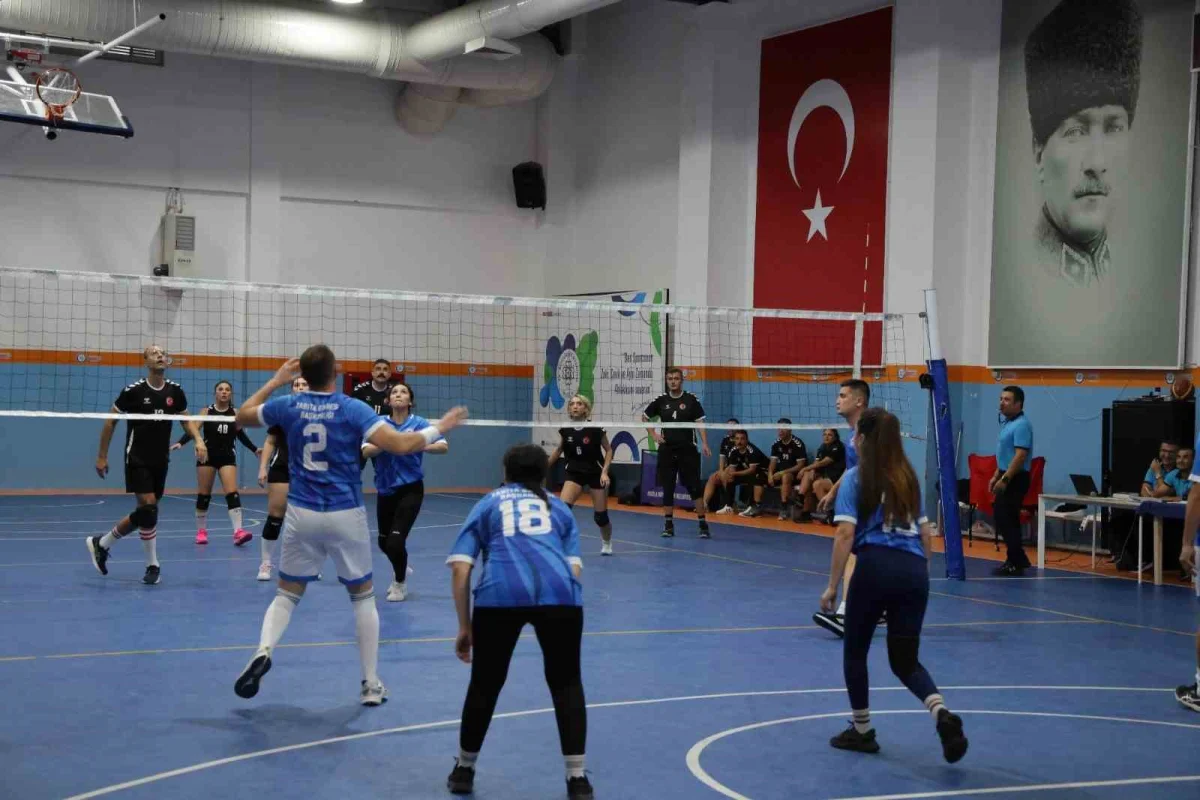 Muğla'da büyükşehir personeli Cumhuriyet Kupası için sahaya çıktı 3