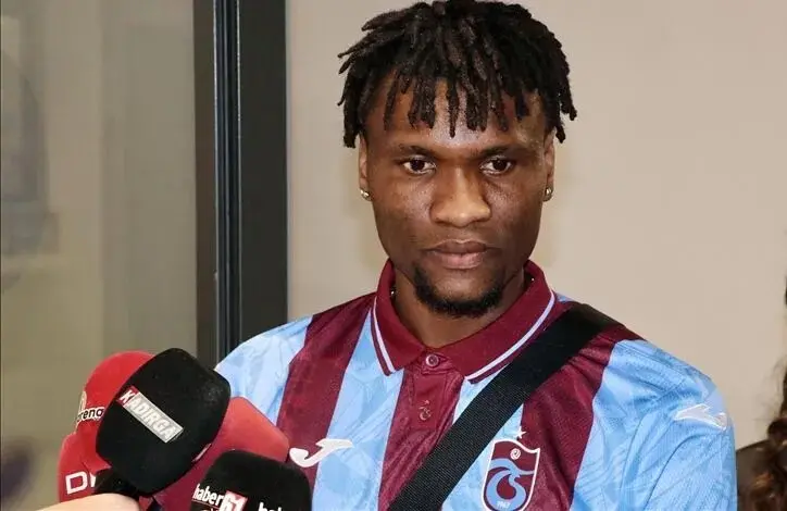 Trabzonspor, Ocak 2026'da Nijeryalı savunma oyuncusu Chibuike Nwaiwu ile 4,5 yıllık sözleşme imzaladı.