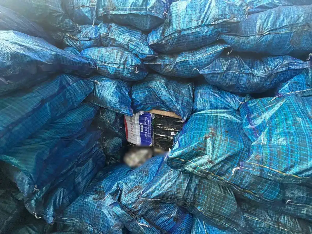 Siirt'te kömür çuvallarından 700 bin liralık kaçak sigara çıktı 3