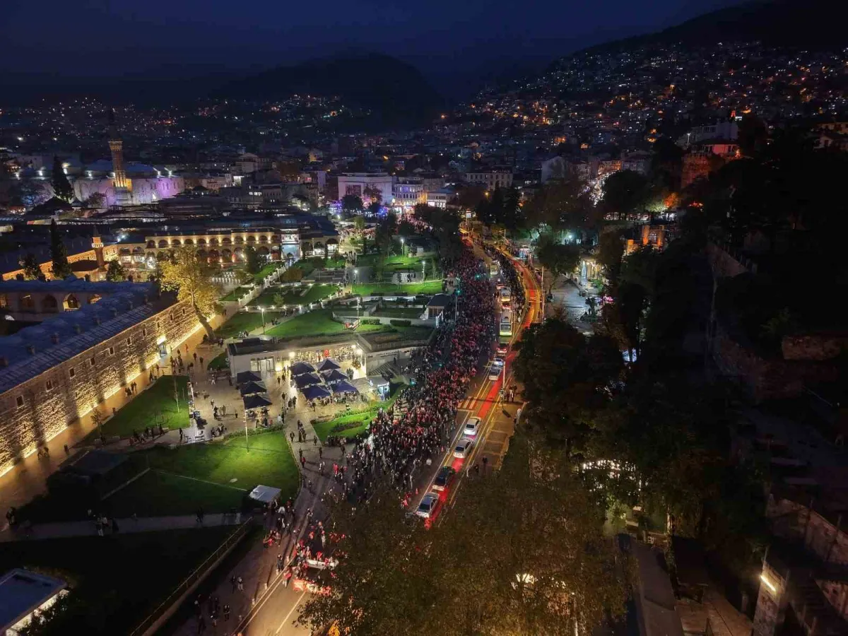 Bursa'da 103. yıl dönümü coşkusu kortej yürüyüşü ve Berkay konseriyle yaşandı 1