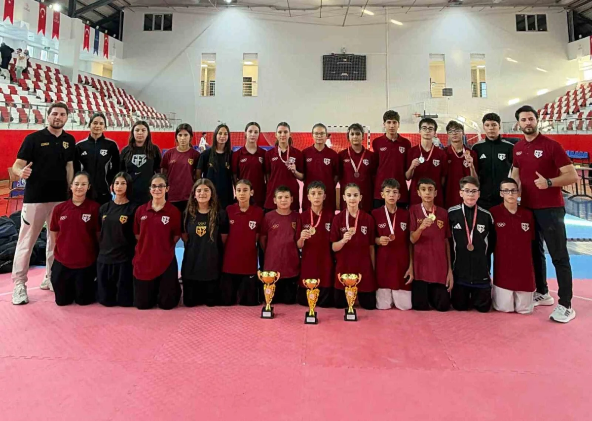 Aydınlı taekwondoculardan Kütahya'da 8 madalyalı şampiyonluk 1