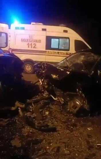 ARDAHAN'IN POSOF İLÇESİNDE OTOMOBİL İLE HAFİF TİCARİ ARACIN KAFA KAFAYA ÇARPIŞMASI SONUCU MEYDANA...