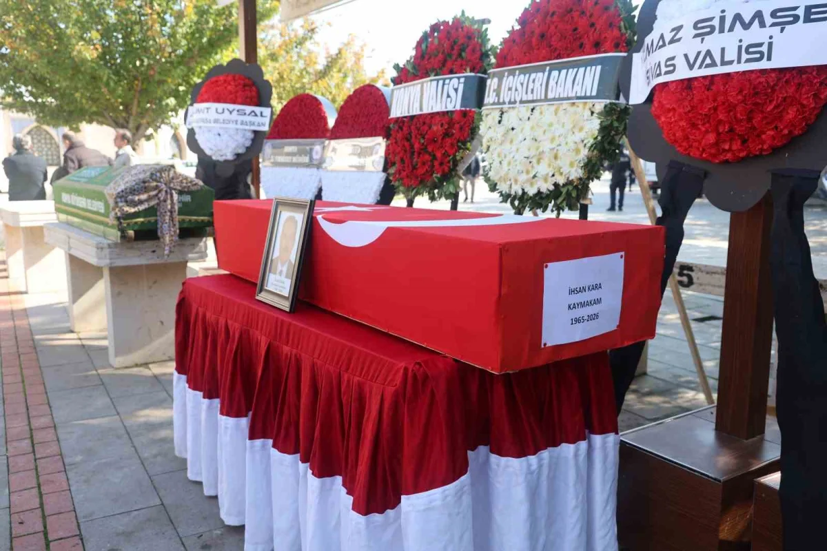 Vefat eden Muratpaşa Kaymakamı İhsan Kara memleketi Konya'da son yolculuğuna uğurlandı 2