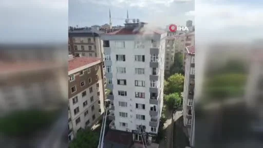 Kadıköy’de 8 katlı binada yangın: 5 kişi hastaneye kaldırıldı