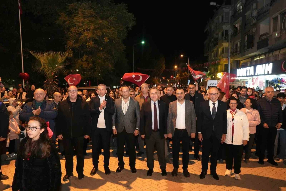 Turgutlu'da Cumhuriyet'in 103'üncü yılı Işın Karaca konseriyle kutlandı 4