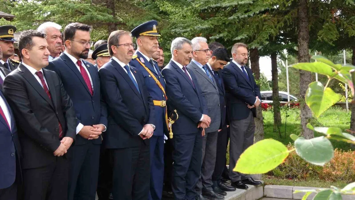 Yozgat'ta Cumhuriyet Bayramı kutlamaları şehitlik ziyaretiyle başladı 5