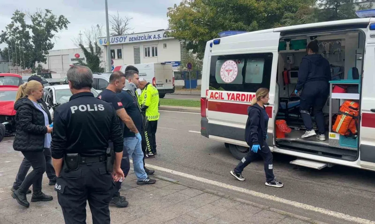 Samsun'da kontrolden çıkan otomobil karşı şeride geçti: 1'i ağır 2 yaralı 2