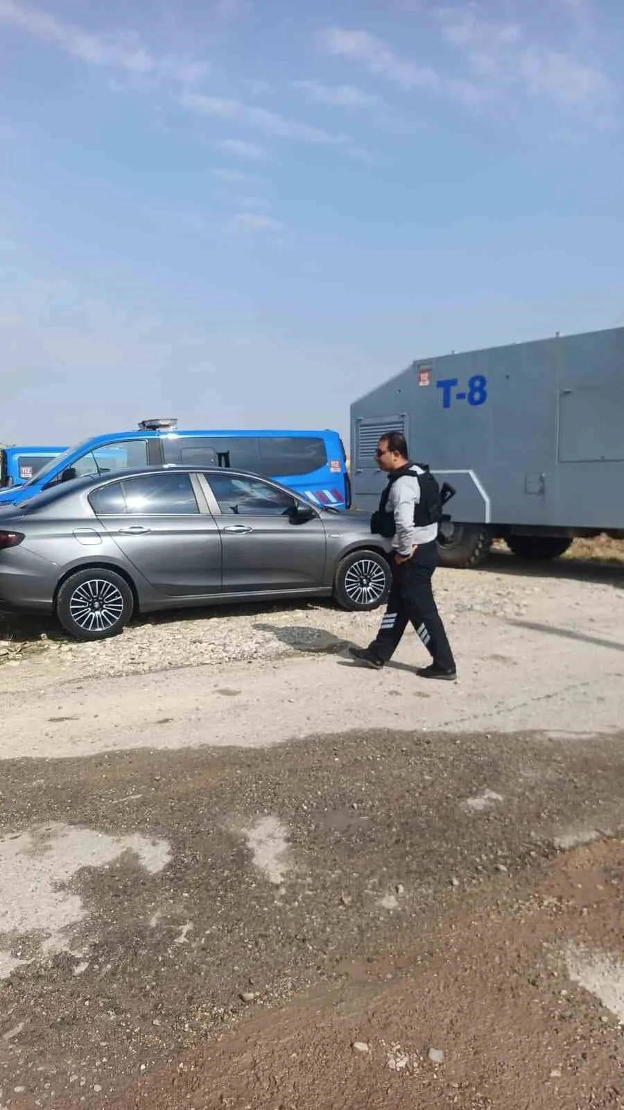 Siirt'te petrol sahasında yangın: Söndürme çalışmalarına TOMA da katıldı 4