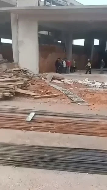 Bursa'da inşaatın ikinci katından düşen işçi hastanelik oldu 2