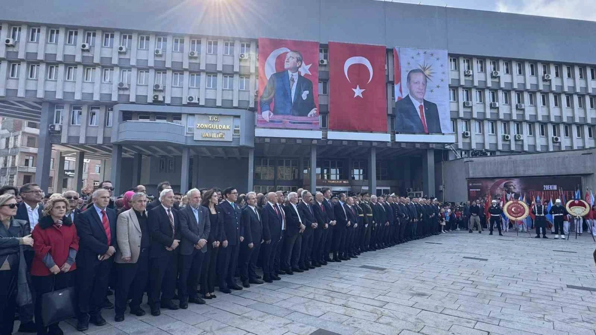 Zonguldak'ta Cumhuriyet'in 103. yılı törenle kutlandı 4