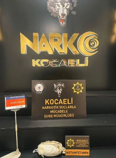Kocaeli'deki operasyonlarda uyuşturucu kaputtan, altınlar cüzdandan çıktı 3