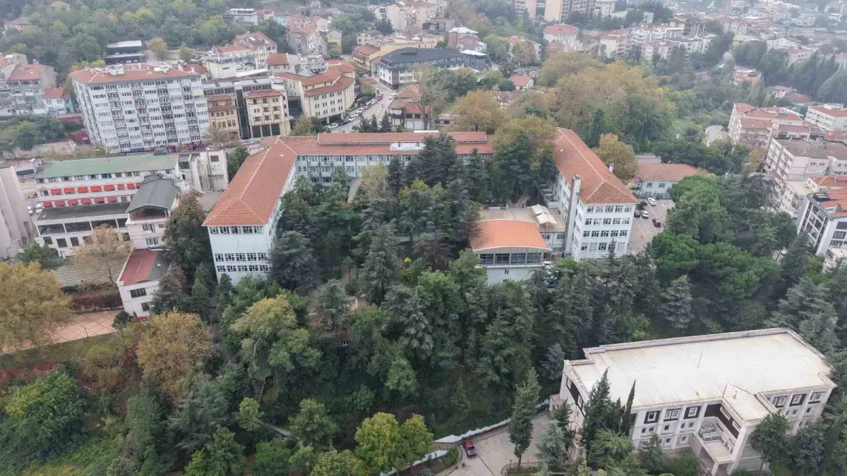 Bursa'da 723 yıllık şifa merkezinin taşınma kararına tepki 3