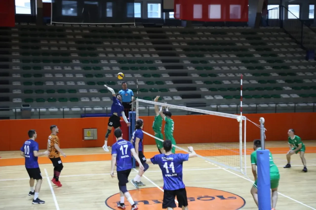 UZMAN POSTA ERKEKLER VOLEYBOL 2. LİGİ’NDE SEZONA FLAŞ BİR GİRİŞ YAPARAK 4’TE 4 YAPAN İNEGÖL...
