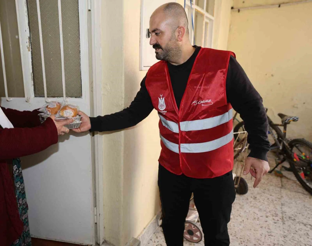 Şehzadeler'de haftanın 5 günü 500 kişiye sıcak yemek ulaştırılıyor 2