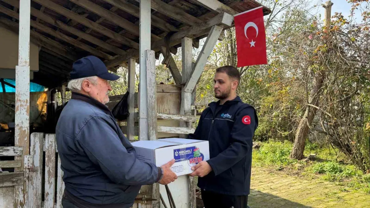 Kocaeli'de "Gönül Kazan" ile ihtiyaç sahiplerinin sofraları boş kalmıyor 3