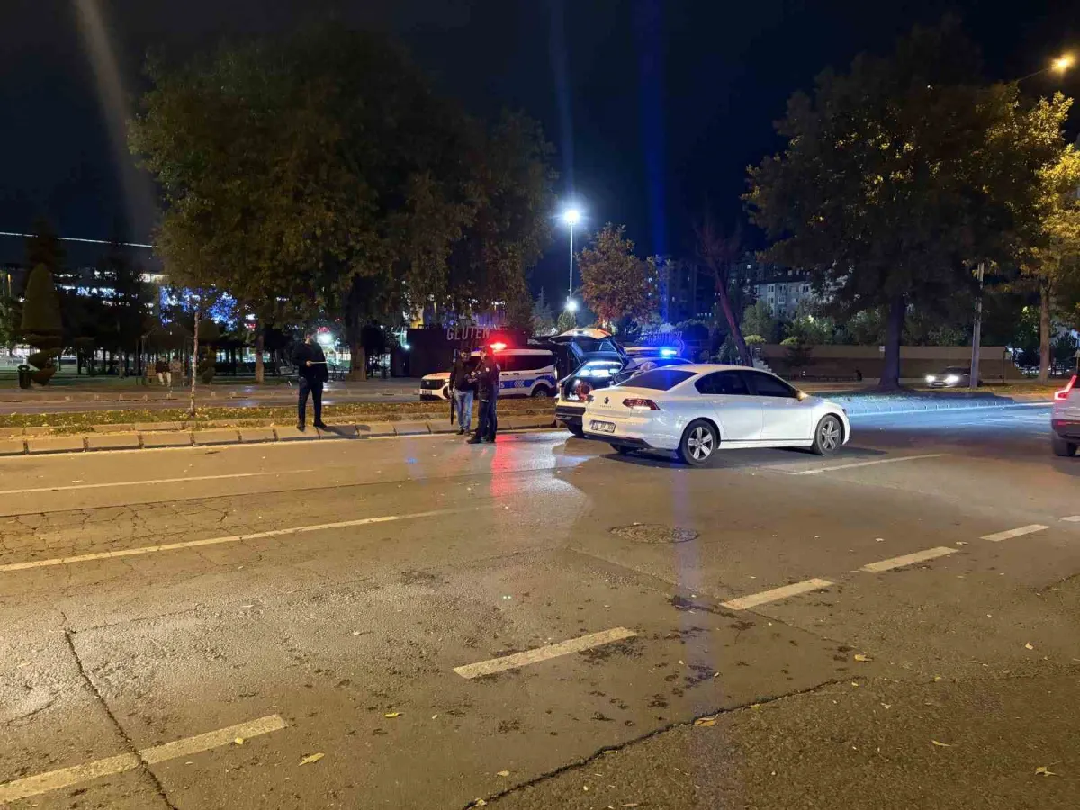 Kayseri'de otomobilin çarptığı üniversite öğrencisi ağır yaralandı 4