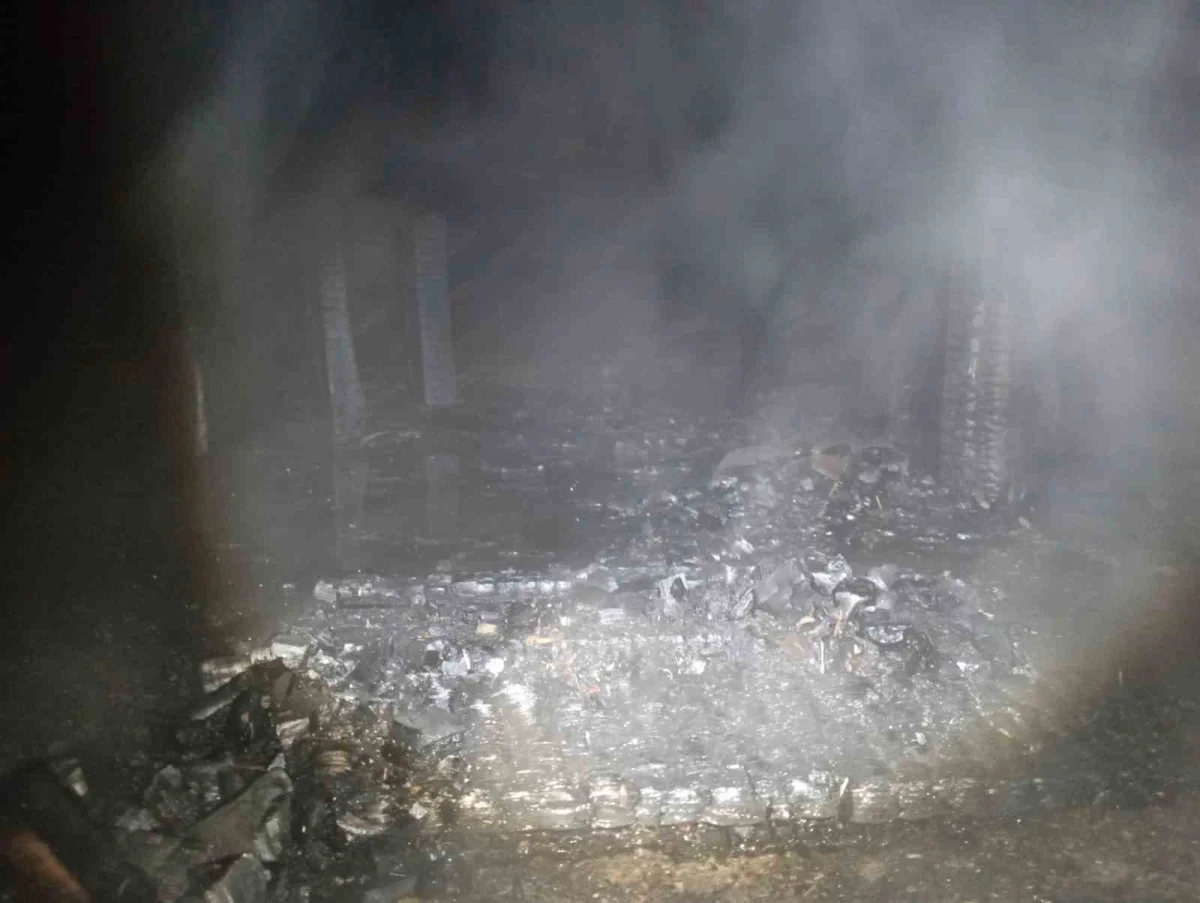 Tokat'ta banyo kazanından çıkan yangın evi küle çevirdi 3