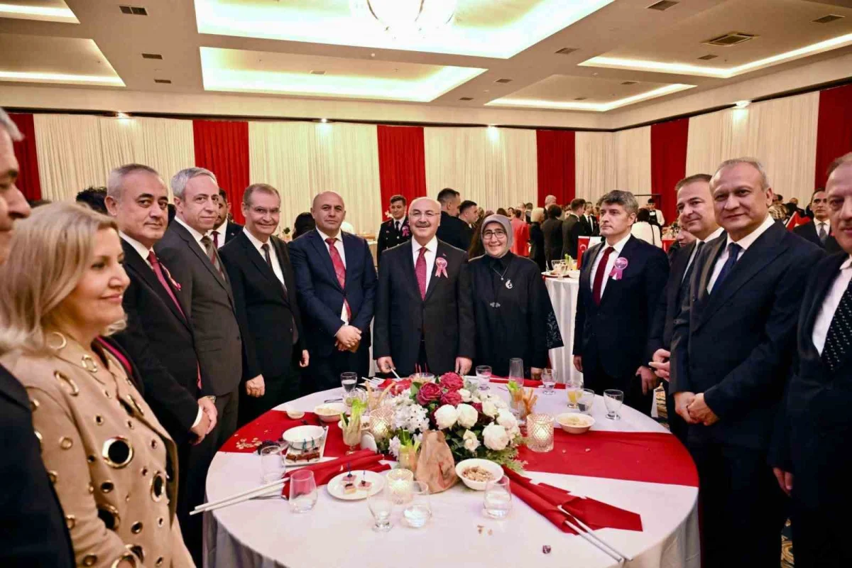 Denizli'de Cumhuriyet'in 103. yıl dönümü resepsiyonunda istikbal vurgusu 3