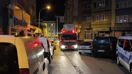 Erzurum'da hareketli gece: Çatıya çıkan firari şahıs ikna edilerek gözaltına alındı