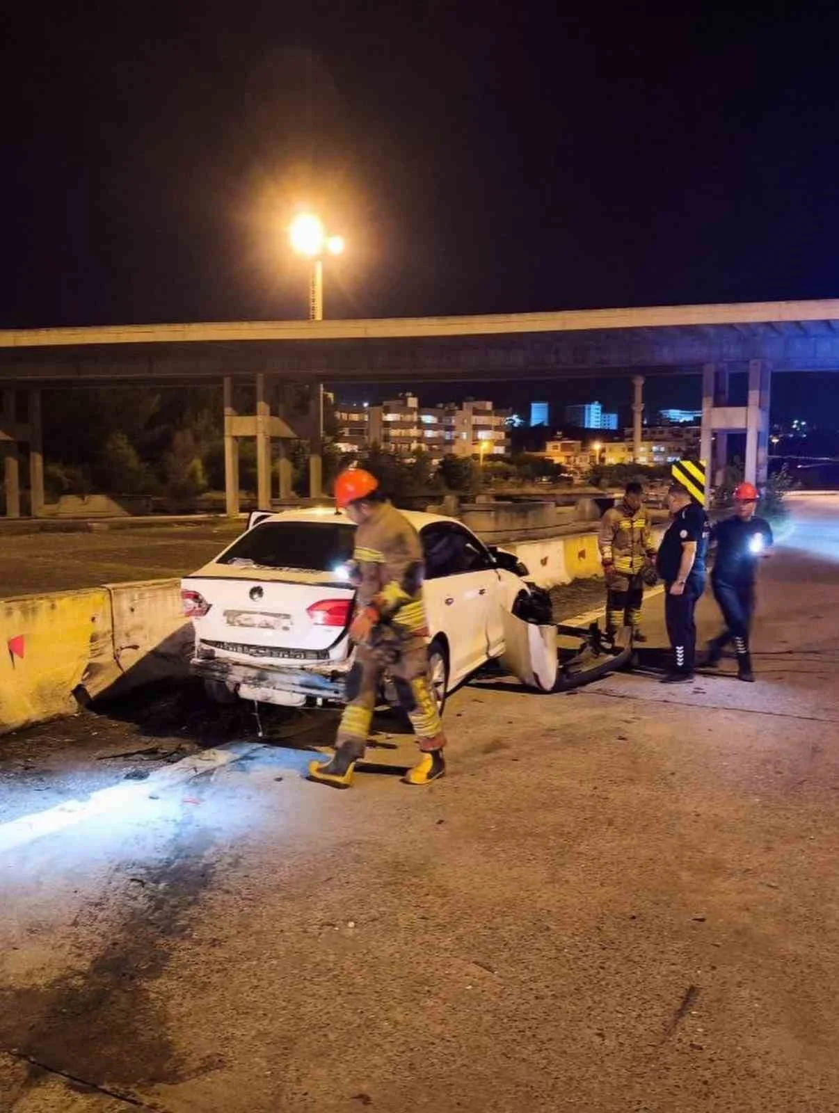 İSKENDERUN İLÇESİ İSMET İNÖNÜ MAHALLESİ’NDE MEYDANA GELEN TRAFİK KAZASINDA YARALANAN VATANDAŞ...
