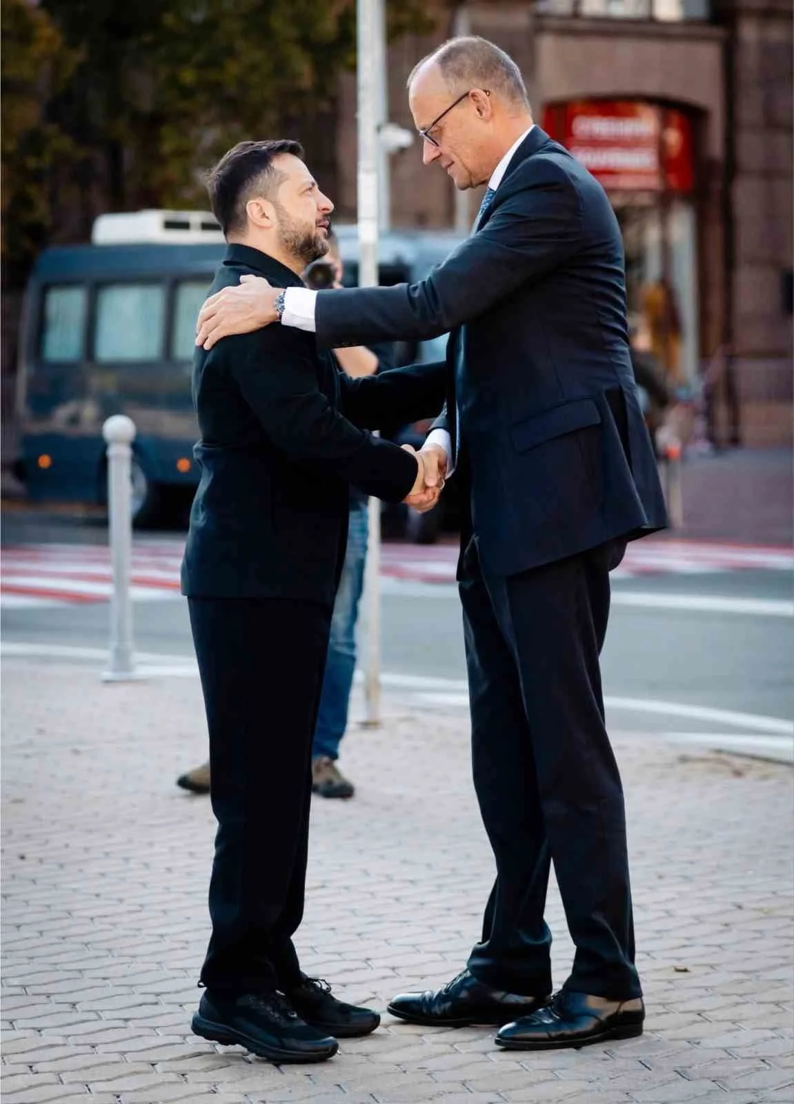 ALMANYA BAŞBAKANI FRİEDRİCH MERZ(SAĞDA), UKRAYNA DEVLET BAŞKANI VLADİMİR ZELENSKİY (SOLDA)