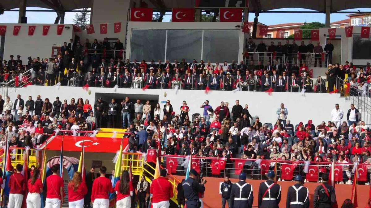 Zonguldak'ta Cumhuriyet'in 103. yılı stadyumdaki törenle kutlandı 3
