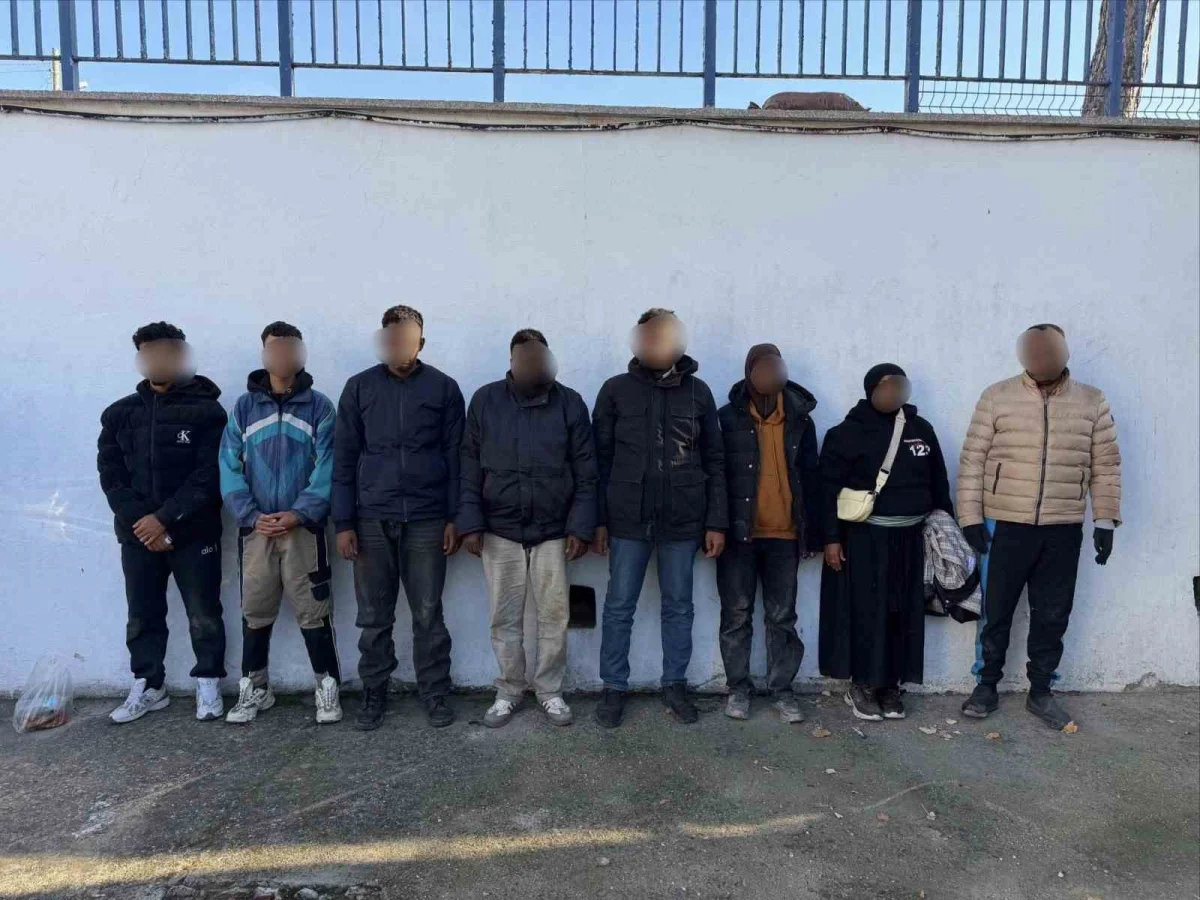 Edirne'de 23 düzensiz göçmen yakalandı: Kaçakçılık şüphelisi tutuklandı 2