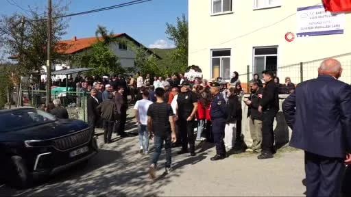 Okulda bıçaklı saldırıda hayatını kaybeden 10 yaşındaki Eslem Sare, Bartın’da toprağa...