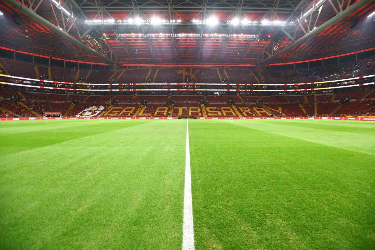Galatasaray - Fenerbahçe derbisinde ilk dakikalar golsüz geçildi 2
