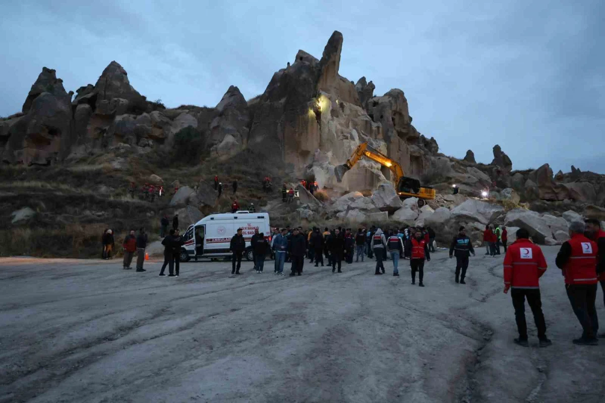 Göreme'de çöken peribacasının altında kalan bir kişinin cansız bedenine ulaşıldı 2