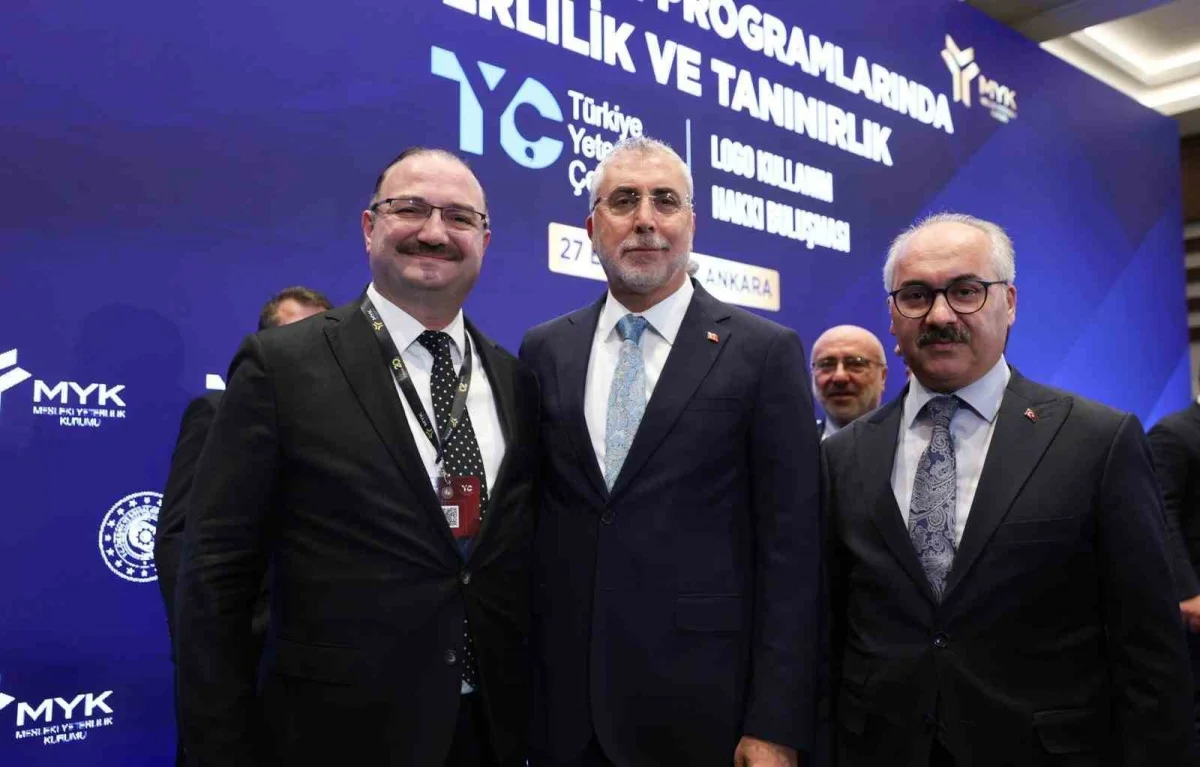 Atatürk Üniversitesi TYÇ logo kullanımındaki liderliğini Bakan Işıkhan'ın takdim ettiği ödülle tescilledi 5