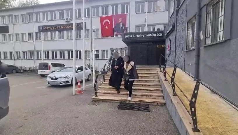 Bursa'da kapıyı filmle açıp 450 bin liralık ziynet eşyası çalan hırsız yakalandı 1