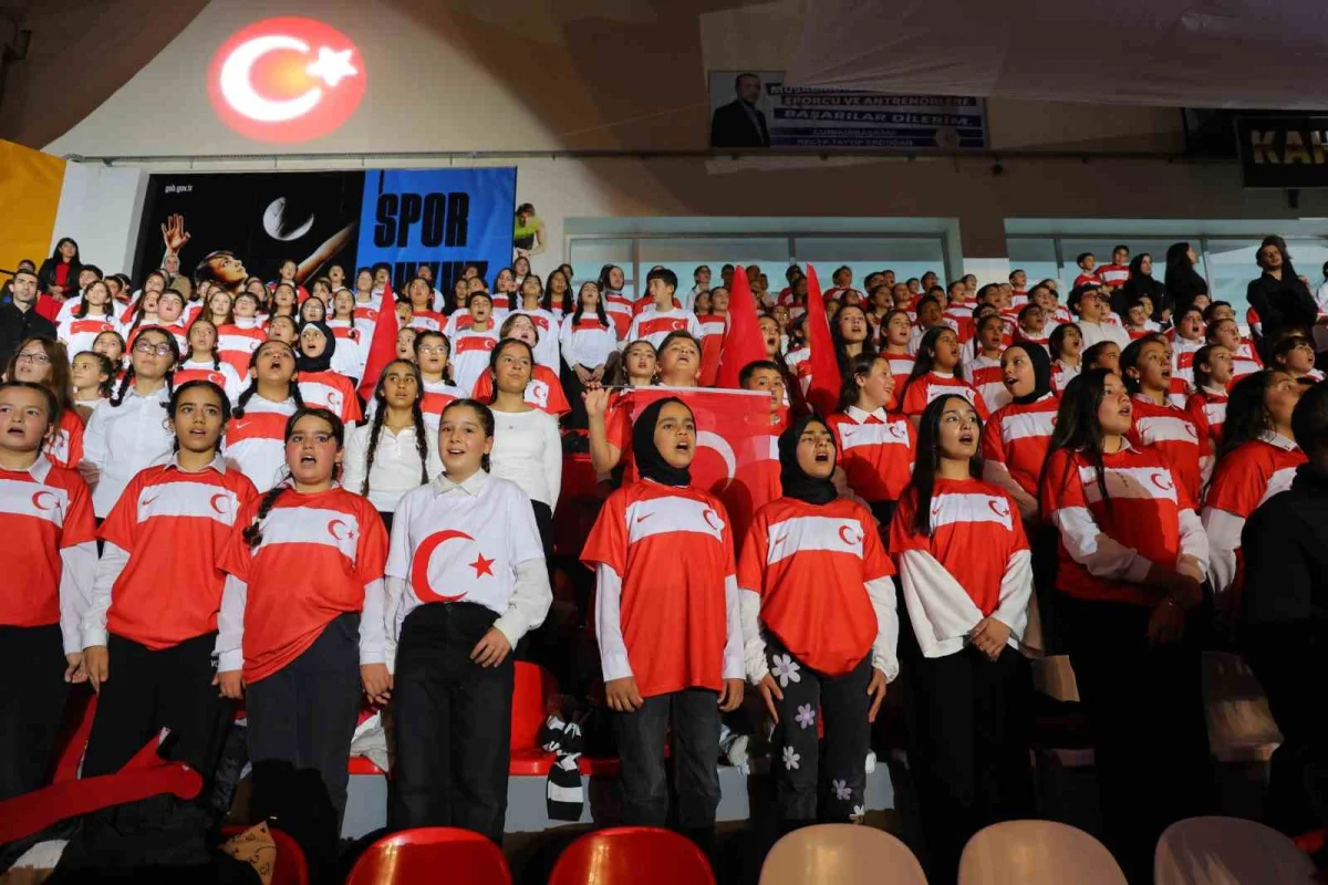 Kahramanmaraş'ta bin 300 öğrenci Cumhuriyet için aynı sahnede buluştu 3