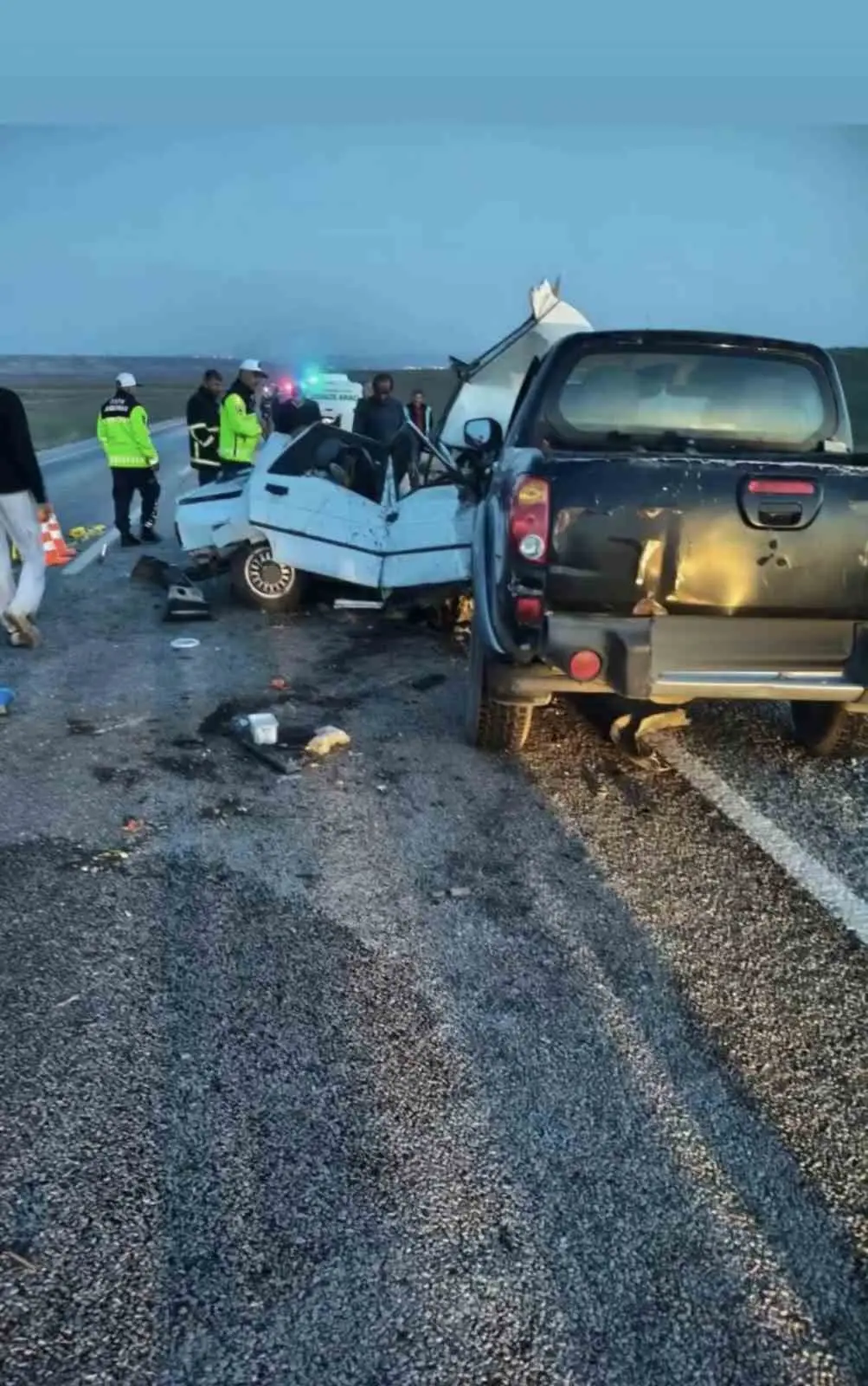 Çankırı'da otomobil ile pikap çarpıştı: 25 yaşındaki sürücü hayatını kaybetti 2