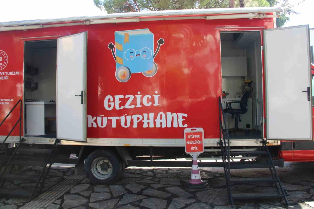 Muğla'da tadilata giren kütüphanenin hizmetleri gezici araçla sürüyor 2