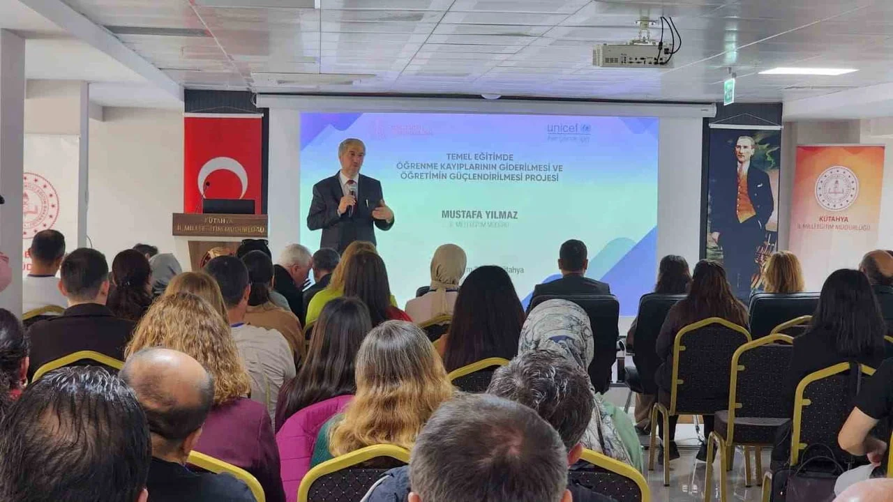 ÖĞRENME KAYIPLARINI GİDERME PROJESİNİN EĞİTİCİ EĞİTİMİ KÜTAHYA’DA BAŞLADI