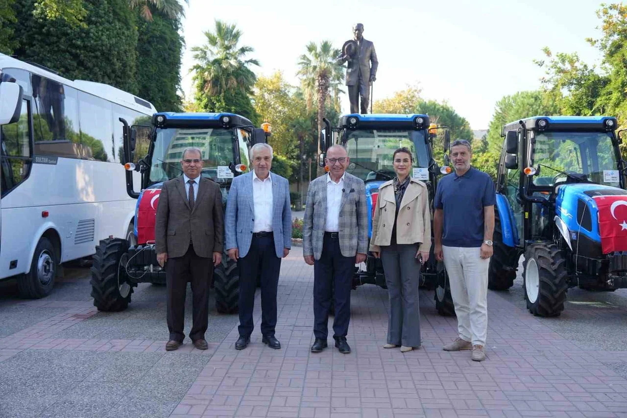 TURGUTLU BELEDİYESİ, HİZMETLERİN DAHA HIZLI VE ETKİN YÜRÜTÜLMESİ AMACIYLA ARAÇ FİLOSUNA 29 KİŞİLİK...