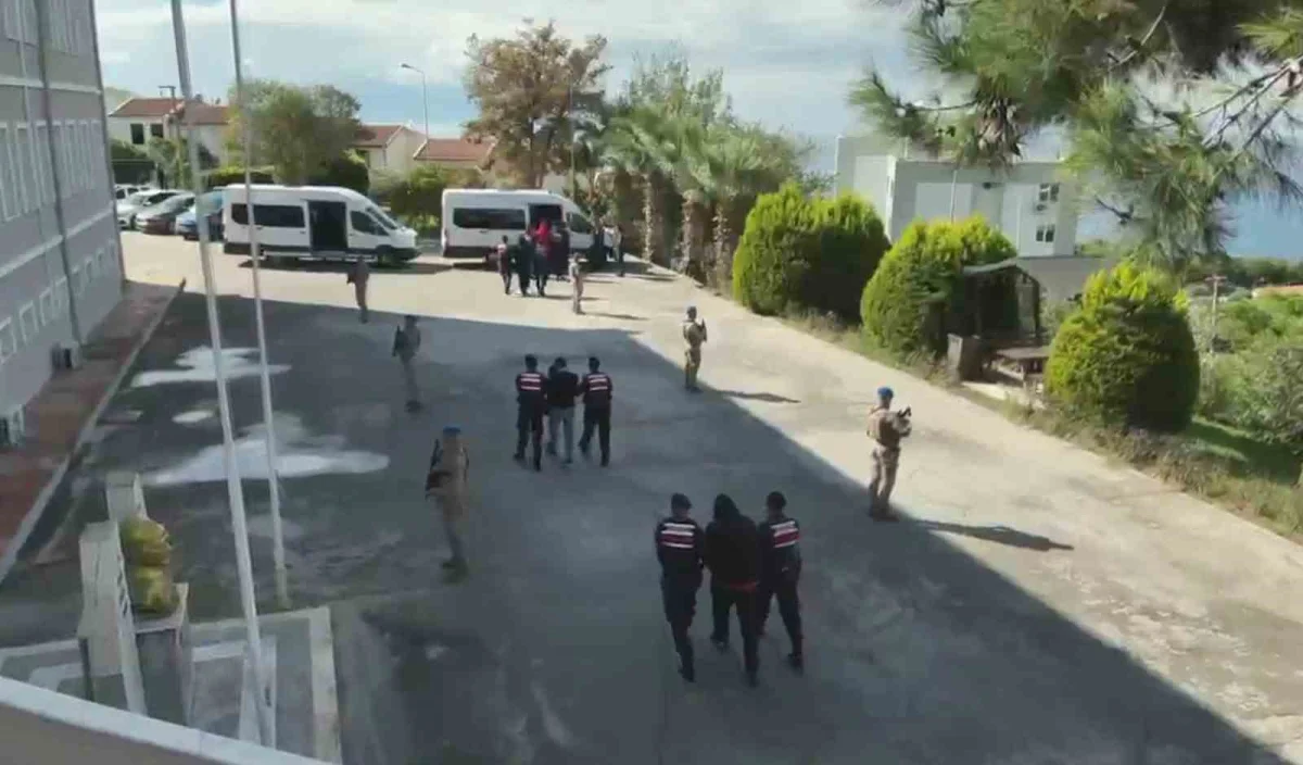 Kuşadası’nda geniş çaplı narkotik operasyonu: 45 şüpheli yakalandı 3